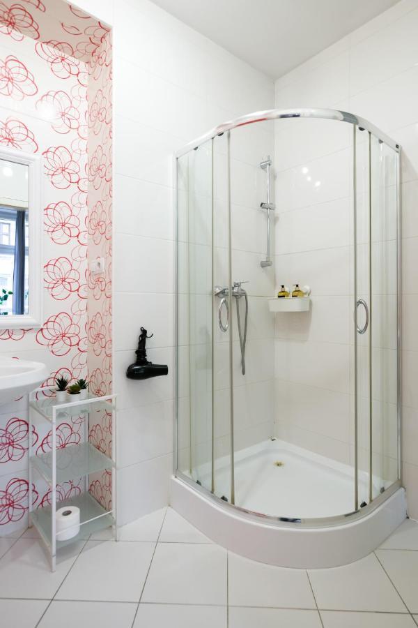 Discover Krakow Apartments - 3 Rakowicka St - Classic Apartments Near Main Station - Netflix Exterior photo